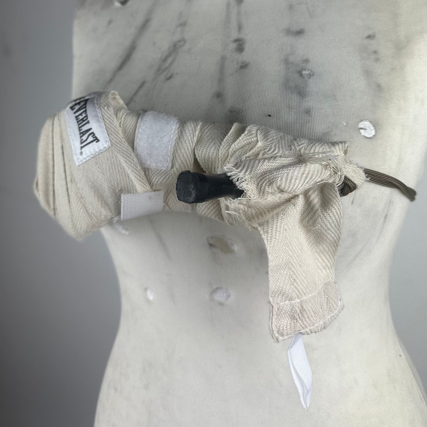 BANDAGED PUMP TOP