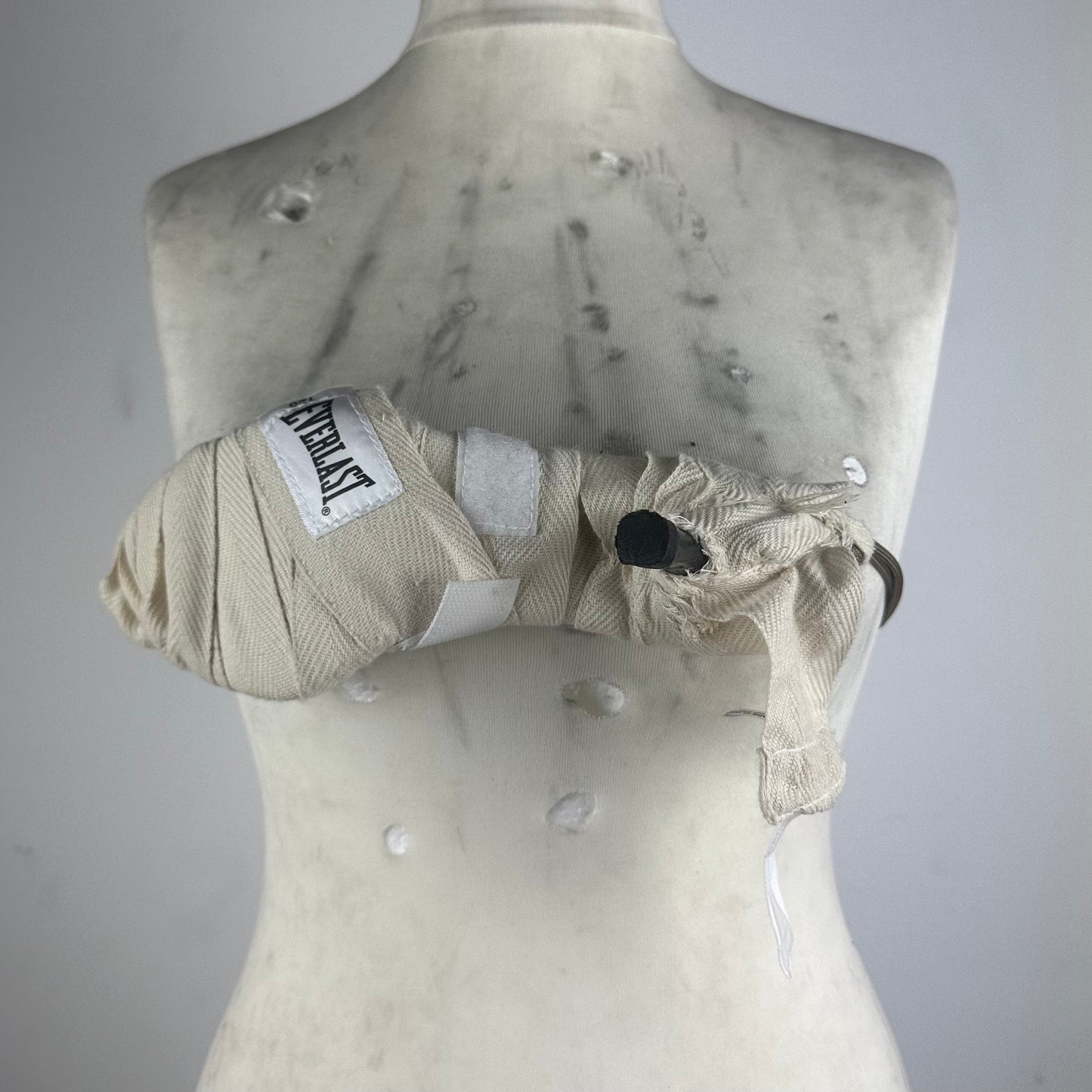 BANDAGED PUMP TOP