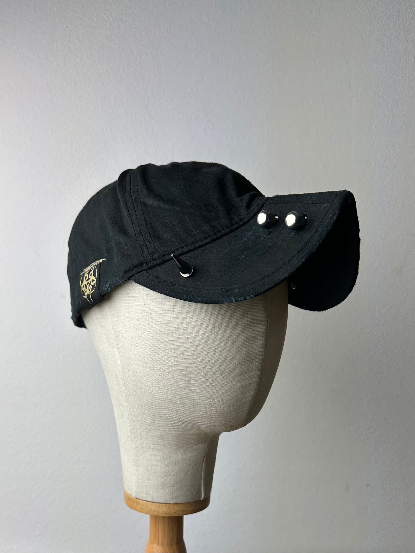 Distressed ‚Officer’ Cap in Black